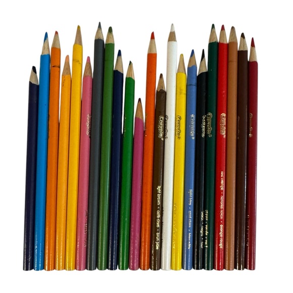 World of Color 32 page stress-free coloring book with 22 Crayola colored pencils - Picture 4 of 10